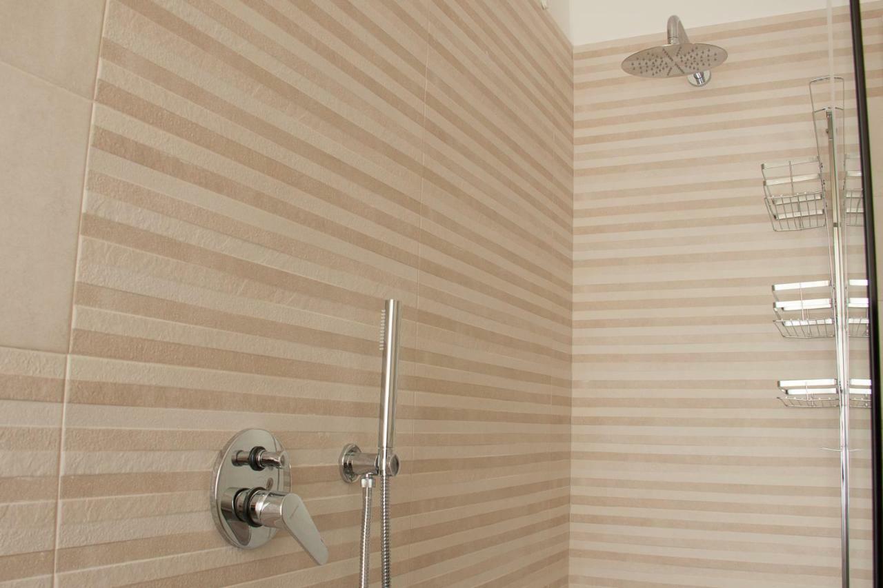 Lg Apartment Stresa Bagian luar foto